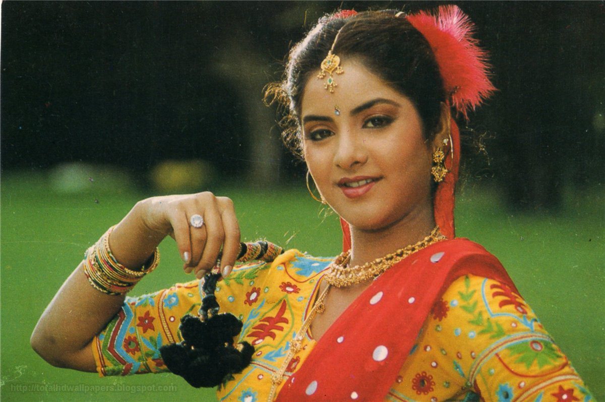 Divya Bharti HD Wallpapers and Beautiful Pics Divya Bharti HD Wallpapers and Beautiful Pics