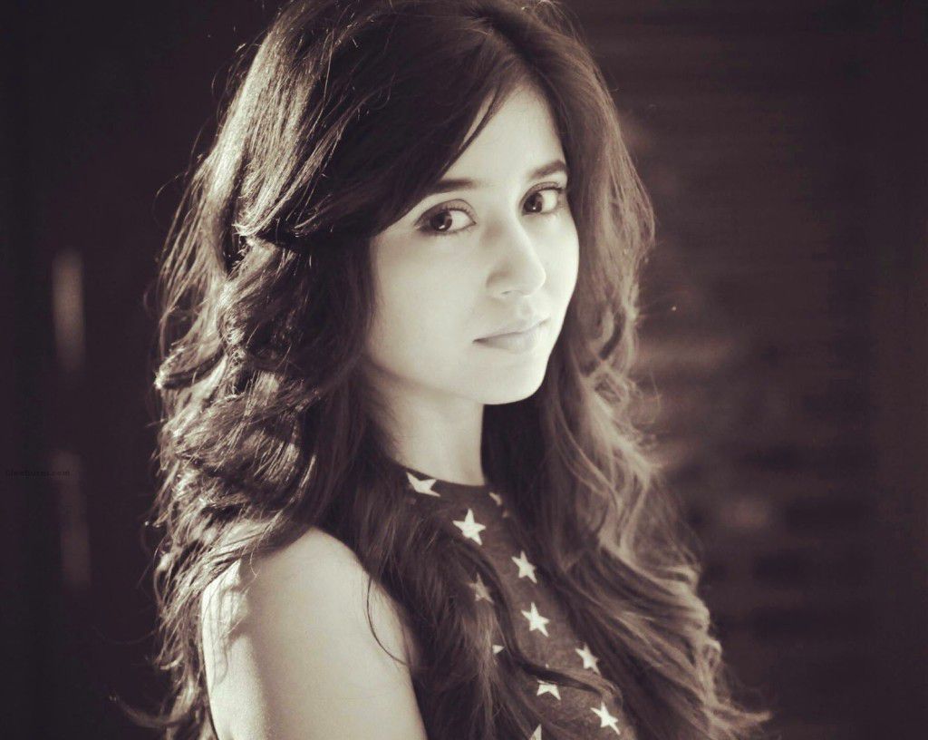 Shweta Tripathi Biography, Age, Height, Weight, Affairs & More