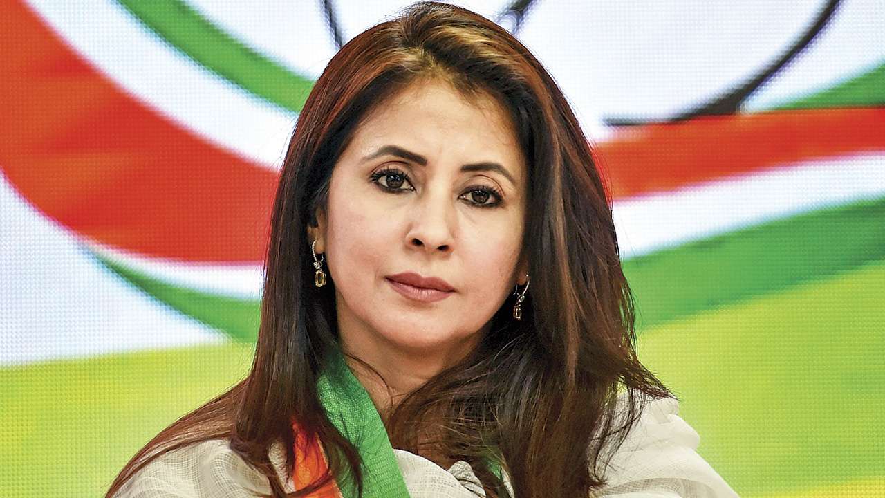 Urmila Matondkar Biography, Age, Height, Weight, Affairs, Husband, Religion & More