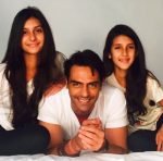Arjun-Rampal-with-his-daughters