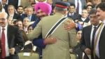 Navjot-Singh-Sidhu-hugging-General-Qamar-Javed-Bajwa