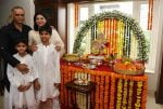 priya-dutt-with-husband-and-kids