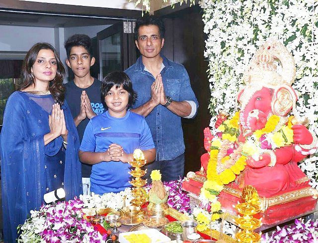 Sonu Sood family picture