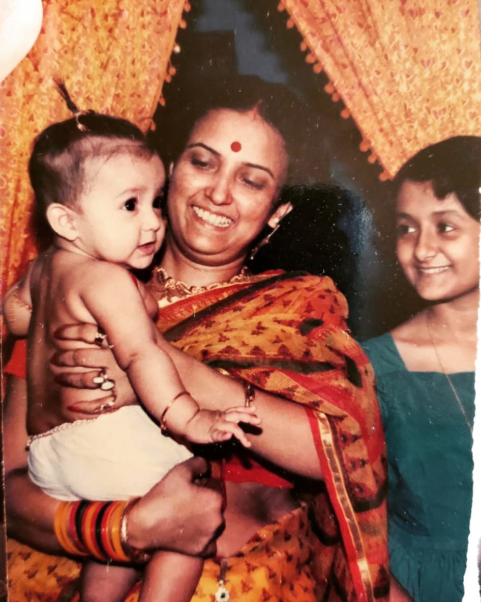Monali Thakur childhood picture