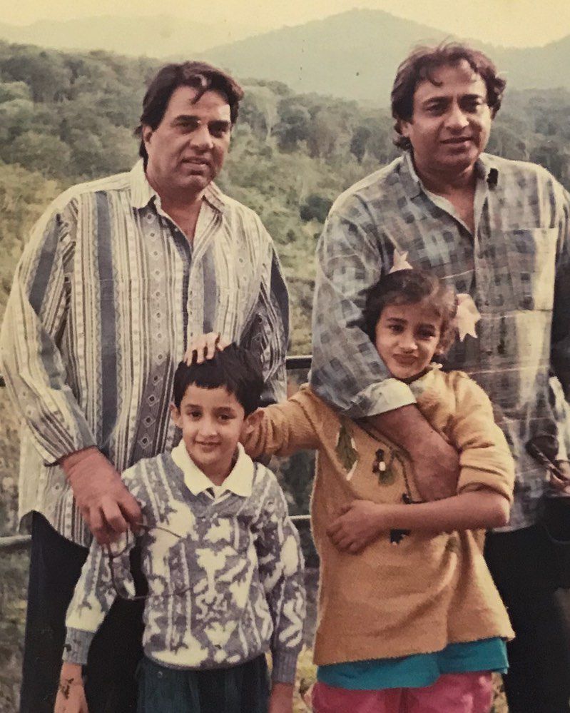divyanka bedi and jeeva bedi childhood picture with ranjeet and dharmendra