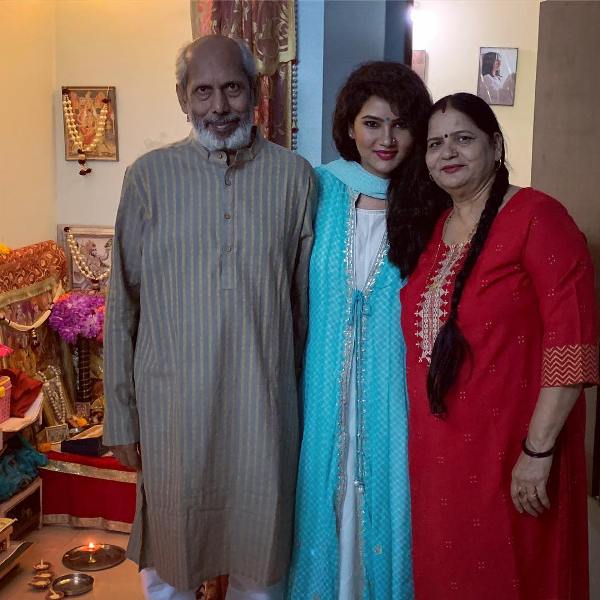 Kamna Pathak with her parents