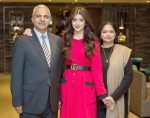 Mawra Hocane with her parents