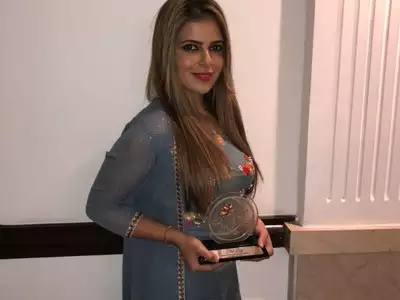 Alisha Abdullah with The First Lady award
