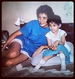 Amyra Dastur childhood picture with mother Gulzar Dastur