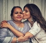Shama Sikander with mother Gulshan Gesawat