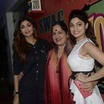 Shilpa Shetty and Shamita Shetty with mother Sunanda Shetty