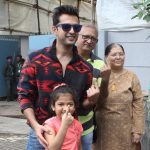 Vatsal Sheth with parents and niece