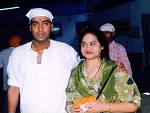 ajay devgan with mother veena devgan