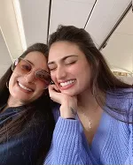 athiya shetty with mana shetty