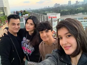 maheep kapoor sanjay kapoor shanaya kapoor and jahaan kapoor