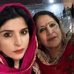 maheep kapoor with mother namita sandhu