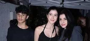 maheep kapoor with shanaya kapoor and jahaan kapoor