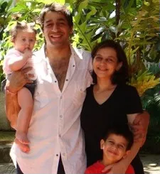 monalisa bedi with husband rajat bedi and kids
