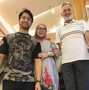 shaheer sheikh with parents