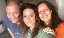 shibani dandekar with parents shashidhar dandekar and sulabha dandekar