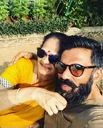sunil shetty with mother prema shetty
