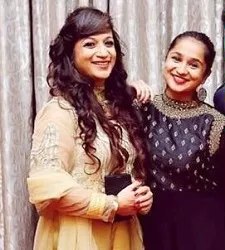 zahara sethjiwala with mother rashida mazhar seth