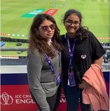 aaruni kumble with sister svasti kumble