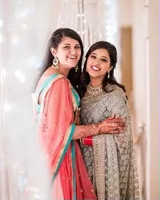aashita sood agarwal with sister anoushka sood