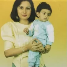 anmol thakeria dhillon childhood picture-with-mother