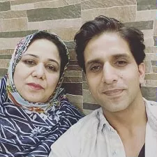 arslan goni with mother rabia goni