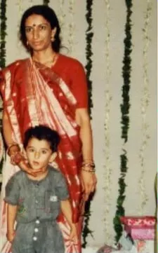 cheteshwar pujara childhood picture with mother