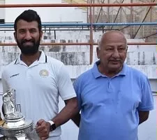 cheteshwar pujara with father arvind pujara