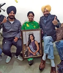 harnaaz sandhu family picture