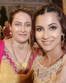 heena sidhu with mother