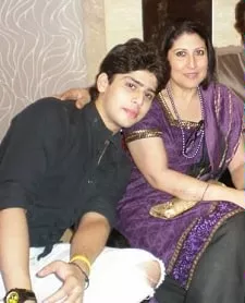 jibraan khan with mother kashmira khan