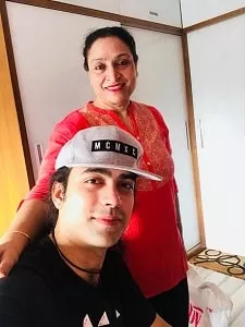 jubin nautiyal with mother neena nautiyal