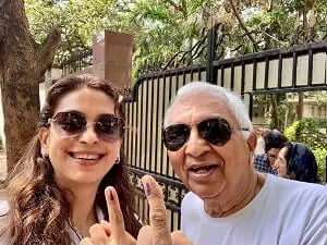 juhi chawla with father