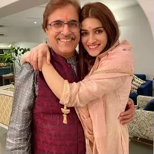 kriti sanon with father rahul sanon