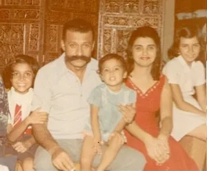 lara dutta childhood picture with family
