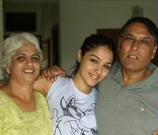 lekha washington with parents