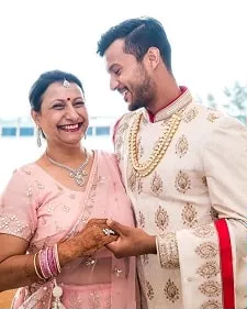 mayank agarwal with mother savita goyal agarwal