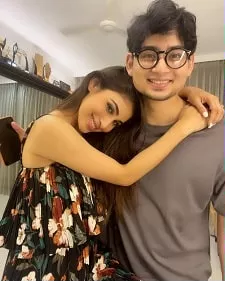 mouni roy with brother mukhar roy