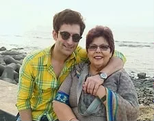 nandish singh sandhu with aunt kiran mamik