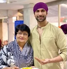 nandish singh sandhu with mother nisha sandhu