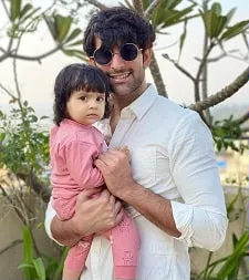 nandish singh sandhu with niece kiara sandhu