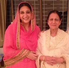 nikhat khan hegde with mother zeenat hussain