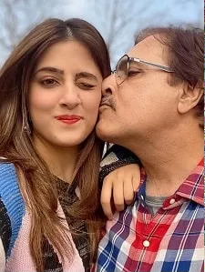 nupur sanon with father rahul sanon