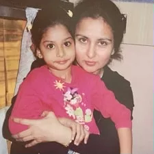 paloma thakeria dhillon childhood picture-with-mother