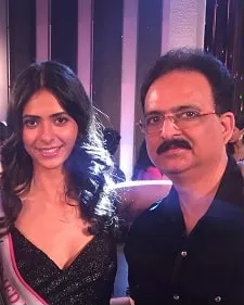 pankhuri gidwani with father deepak gidwani
