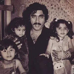 parveen shahani childhood picture with father and siblings